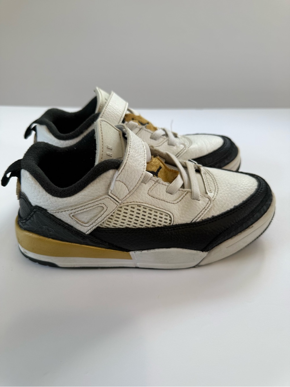 Nike Kids White, Black & Gold Low-Top Sneakers